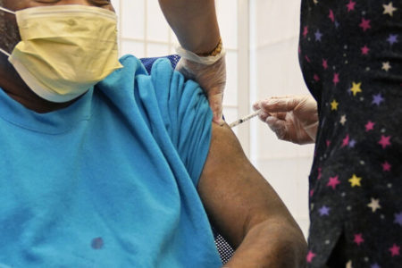 واکسن همچنان امن‌ترین راه برای مصونیت در برابر کووید-۱۹