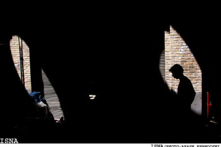 سرگذشت تلخ کودکان باربر بازار تهران