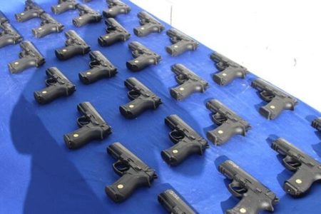  انهدام باند قاچاق اسلحه در ثلاث باباجانی/کشف ۴۲ قبضه کلت کمری 