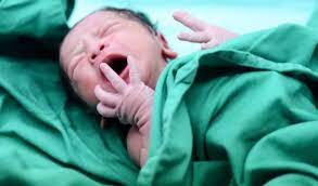 زایمان طبیعی بهتر است یا سزارین؟