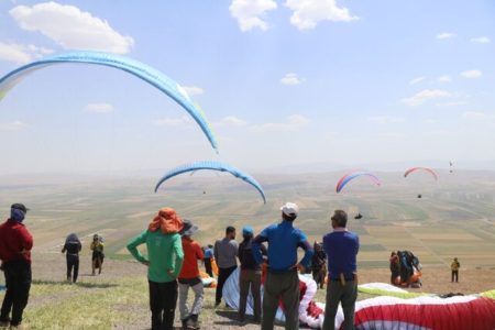 مسابقات کشوری پاراگلایدر در کرمانشاه