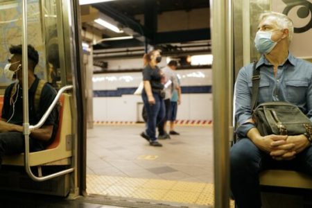 توصیه به استفاده از ماسک در محیط های بسته در نیویورک