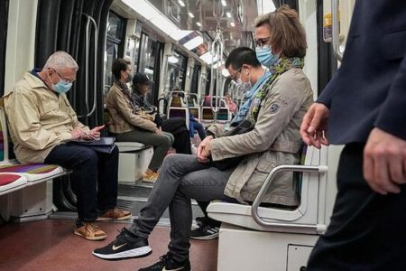 مقامات فرانسه: استفاده از ماسک را کنار نگذارید