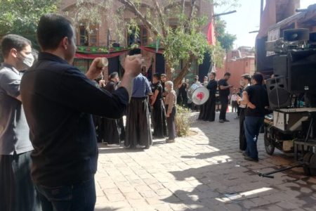 جزئیاتی از عزاداری با «جغجغه‌زنی» در روستای سرخ